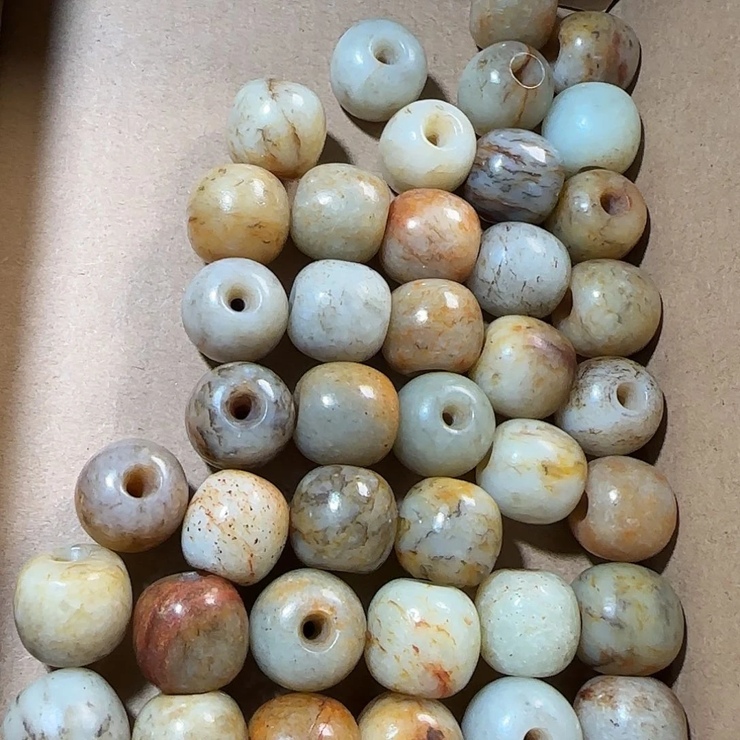 和田玉（糖玉）未镶嵌颈饰浮****痕