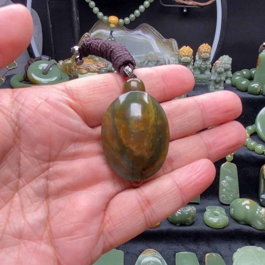 未镶嵌岫岩河磨玉（透闪石质玉）挂件
