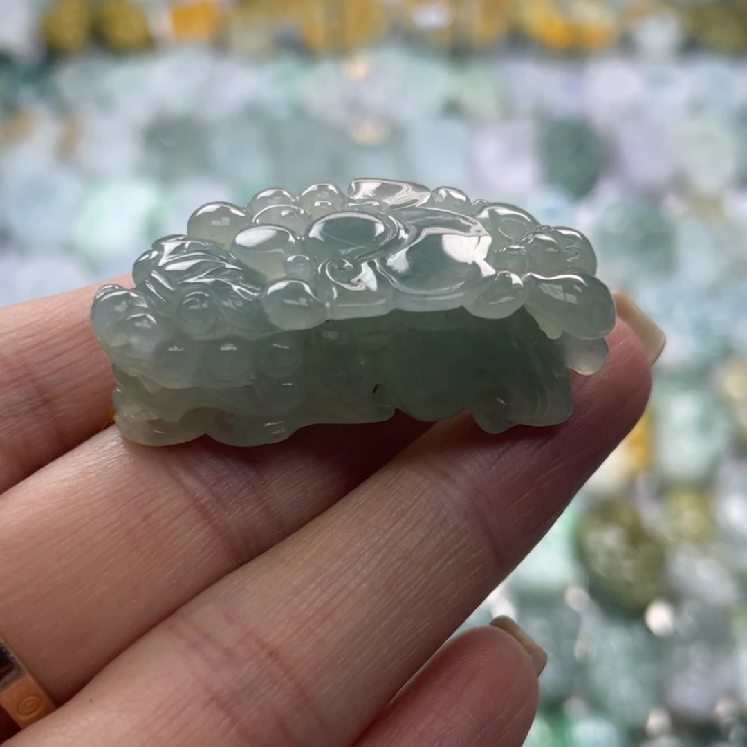 翡翠未镶嵌颈饰貔貅