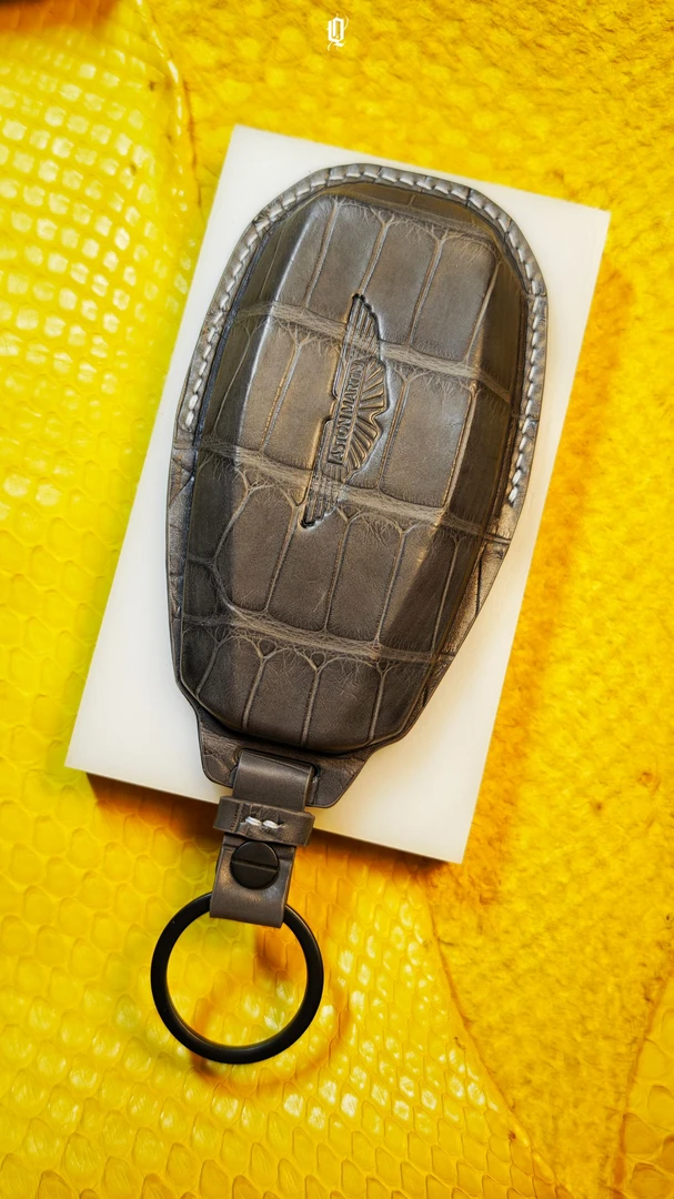 阿斯顿马丁车钥匙壳 高奢喜马拉雅鳄鱼皮 纯黑