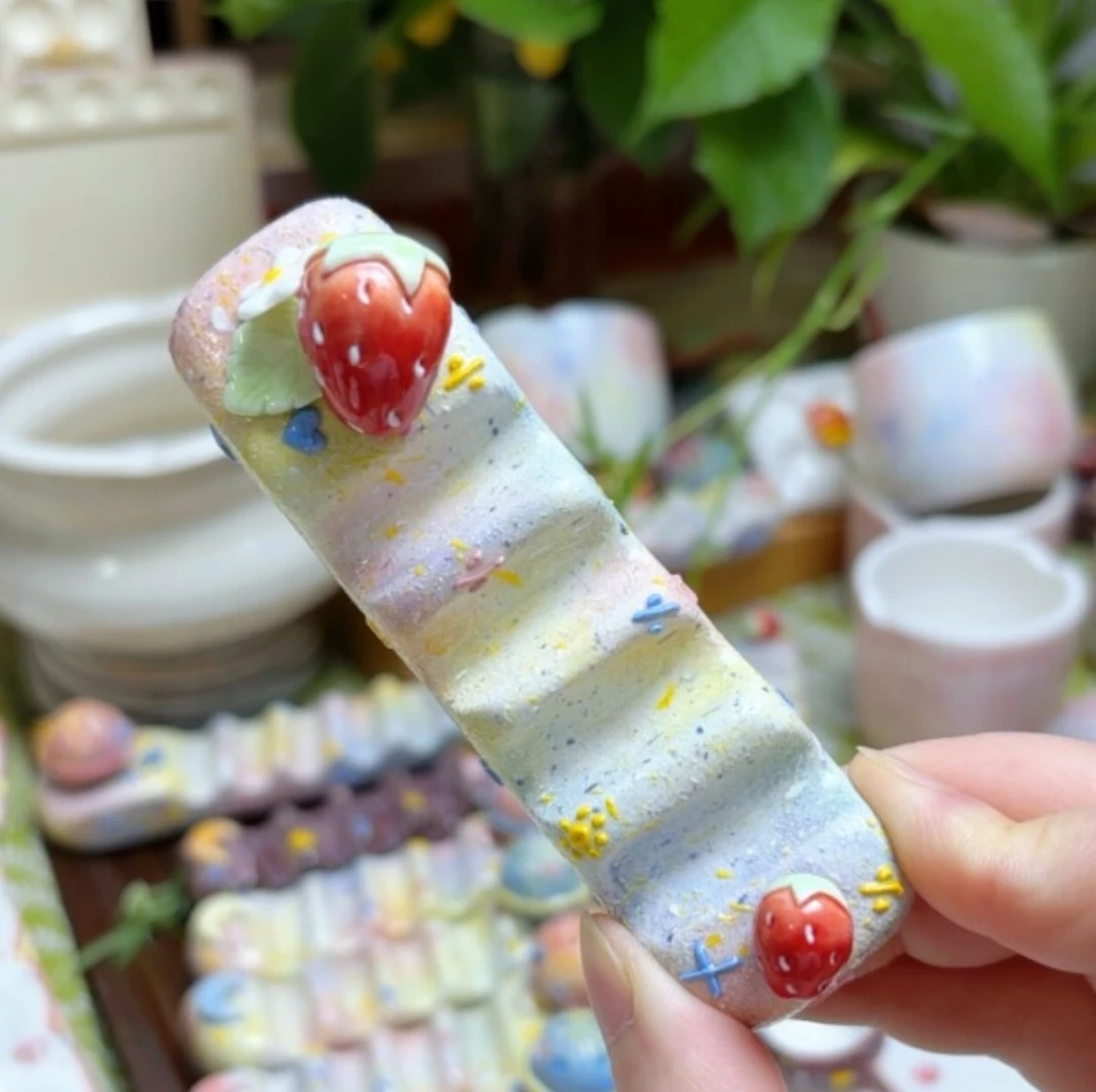 草莓梦幻四格创意陶瓷笔搁摆件镇纸