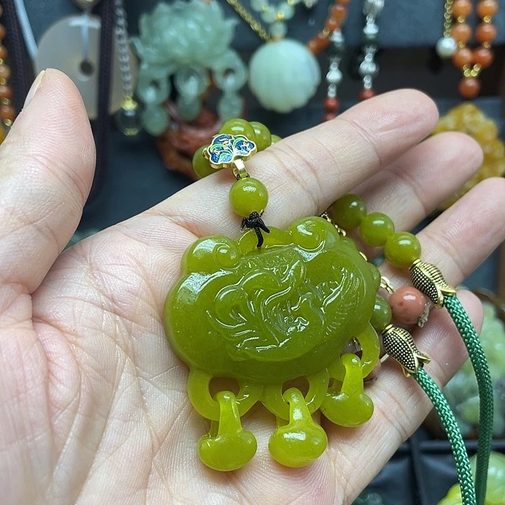 未镶嵌岫玉吊坠吊坠