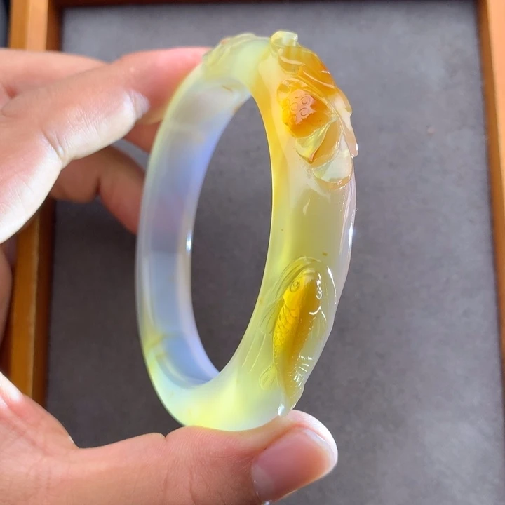 玛瑙/玉髓未镶嵌手镯60圈口