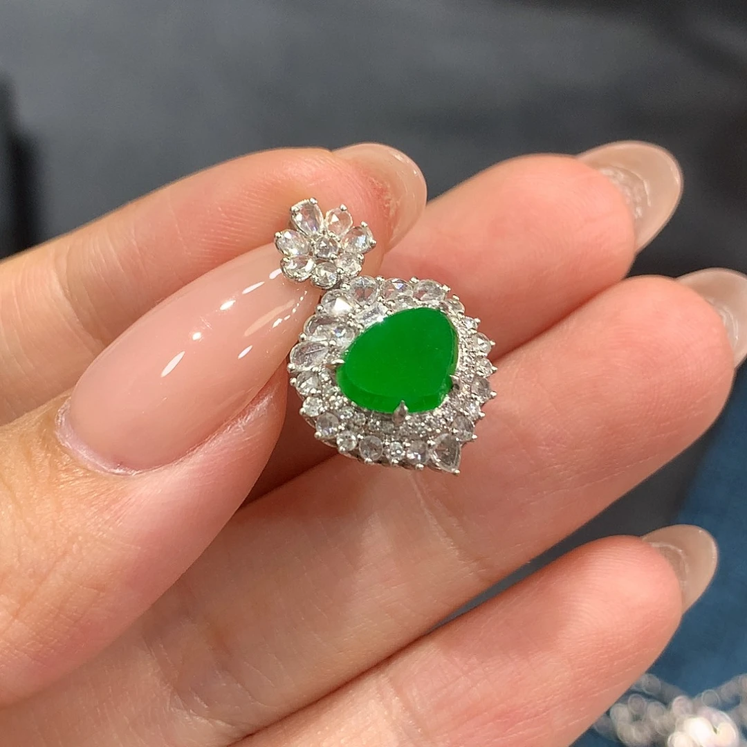 翡翠18K金镶嵌颈饰