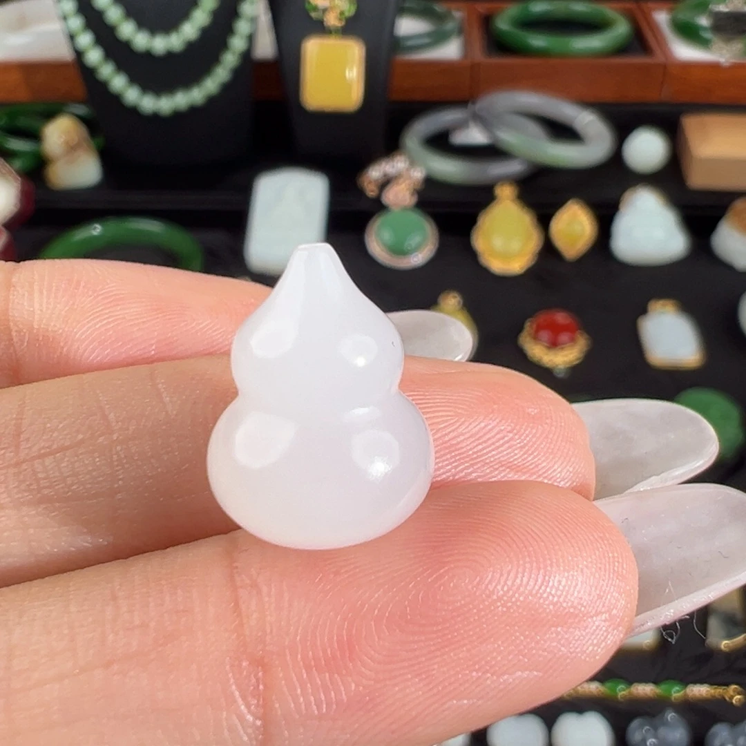 颈饰未镶嵌和田玉（白玉）立体葫芦百搭