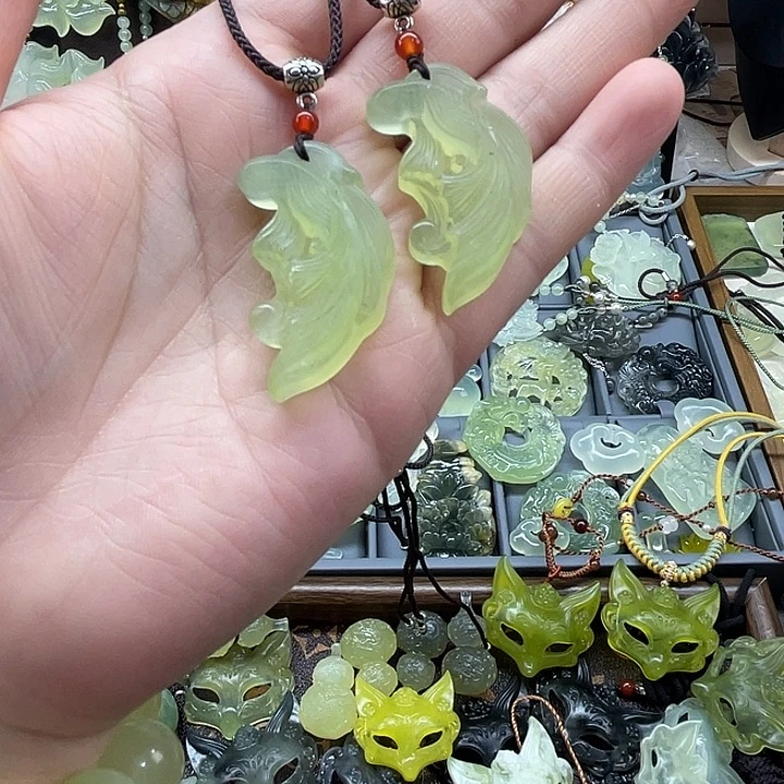 岫玉未镶嵌吊坠(赠链)