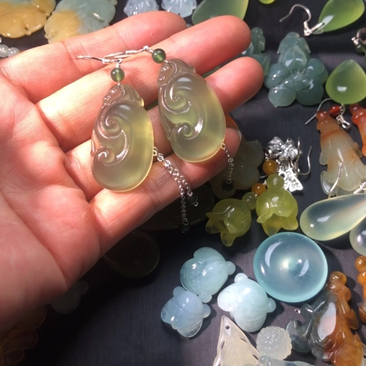 健***丽蛇纹石玉未镶嵌耳坠