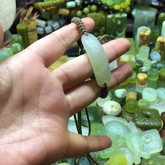 未镶嵌岫玉吊坠岫