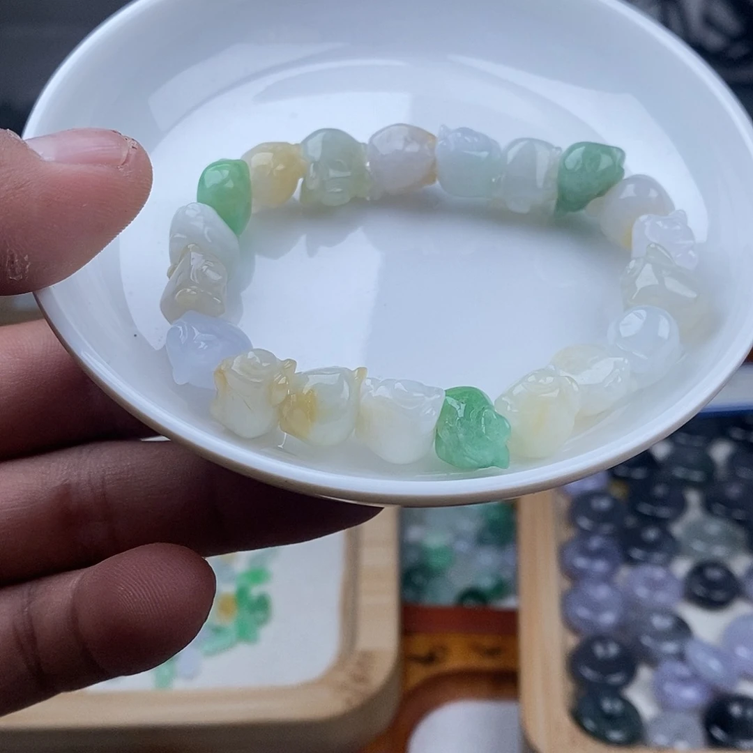 翡翠颈饰未镶嵌小猪手串