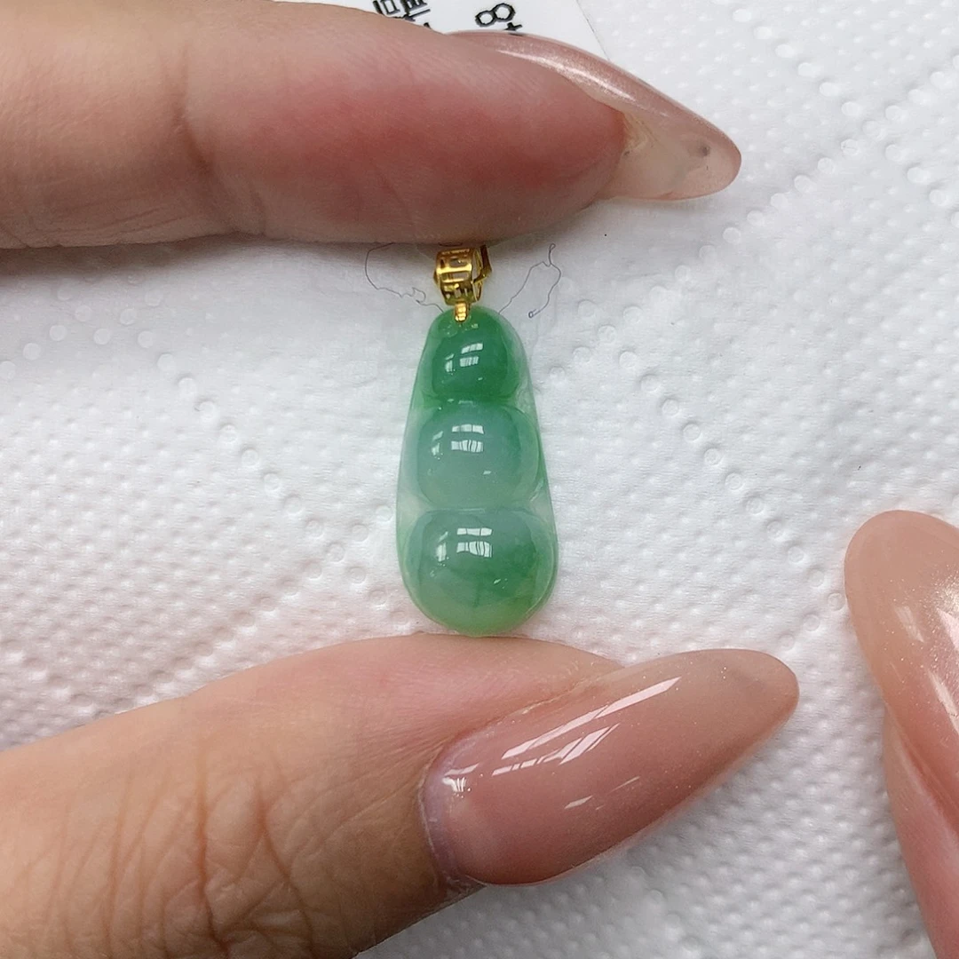 颈饰18K金镶嵌翡翠