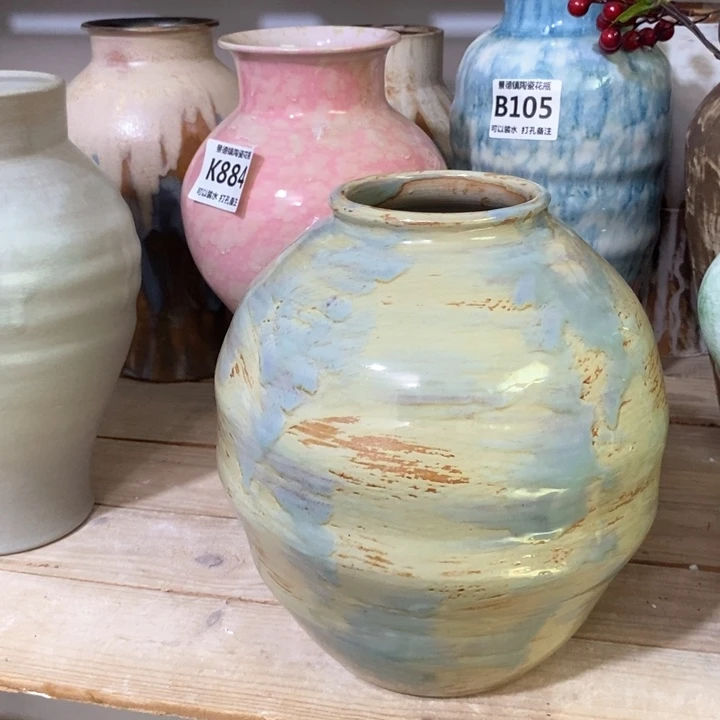 瓶景德镇陶瓷。景德镇陶瓷