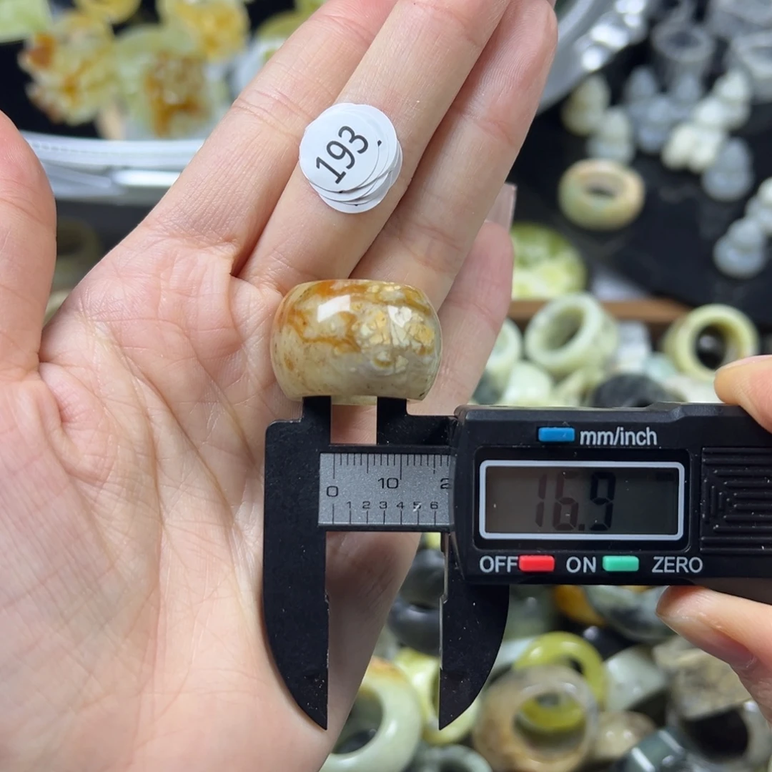 蛇纹石玉未镶嵌戒指