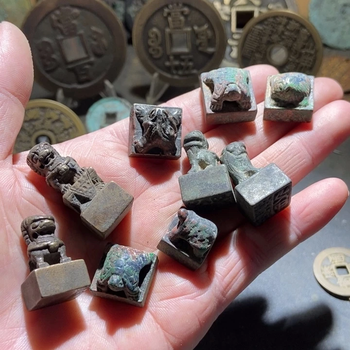 利***布铜现代工艺品仿制品