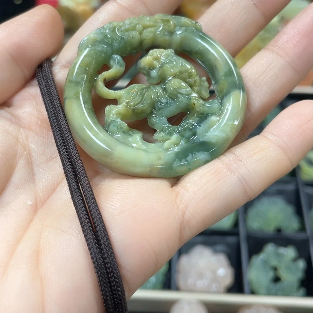 蛇纹石玉颈饰未镶嵌