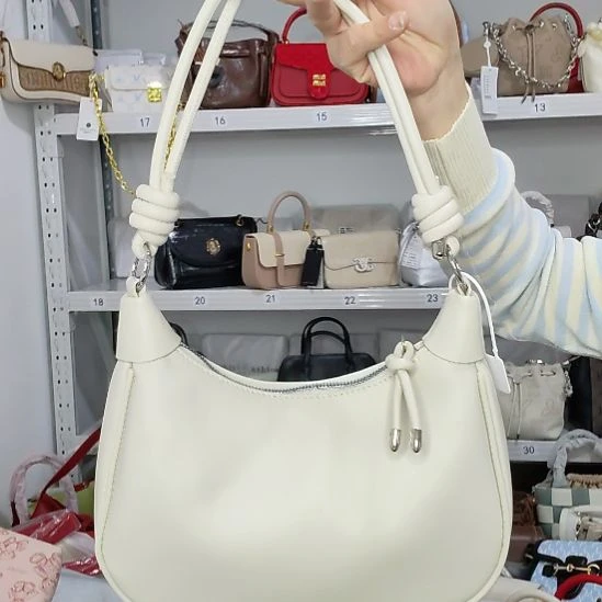 牛剖层皮革白色的