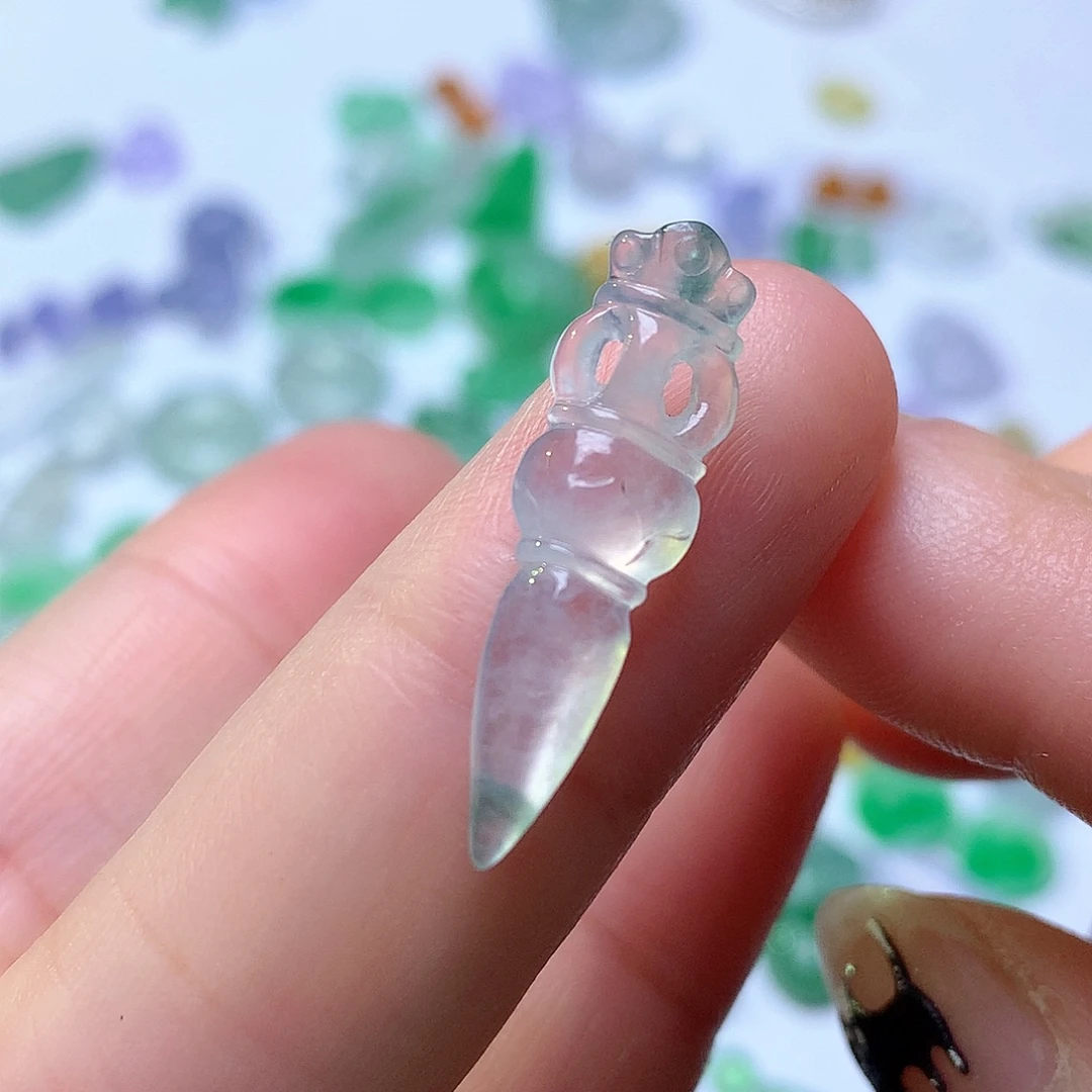 翡翠未镶嵌颈饰降魔杵