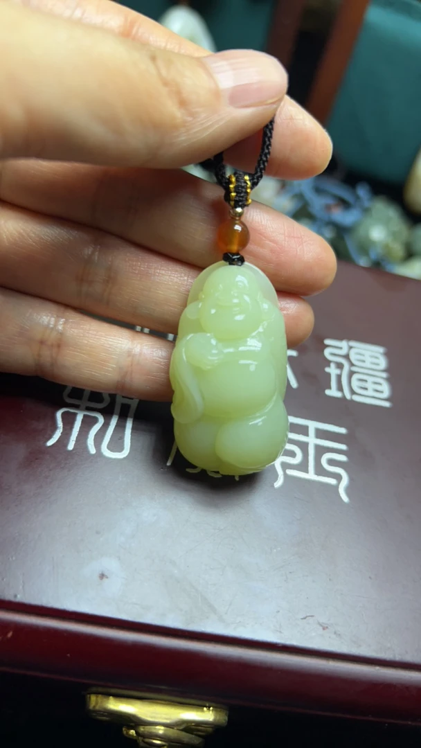 和田玉黄口料佛公吊坠