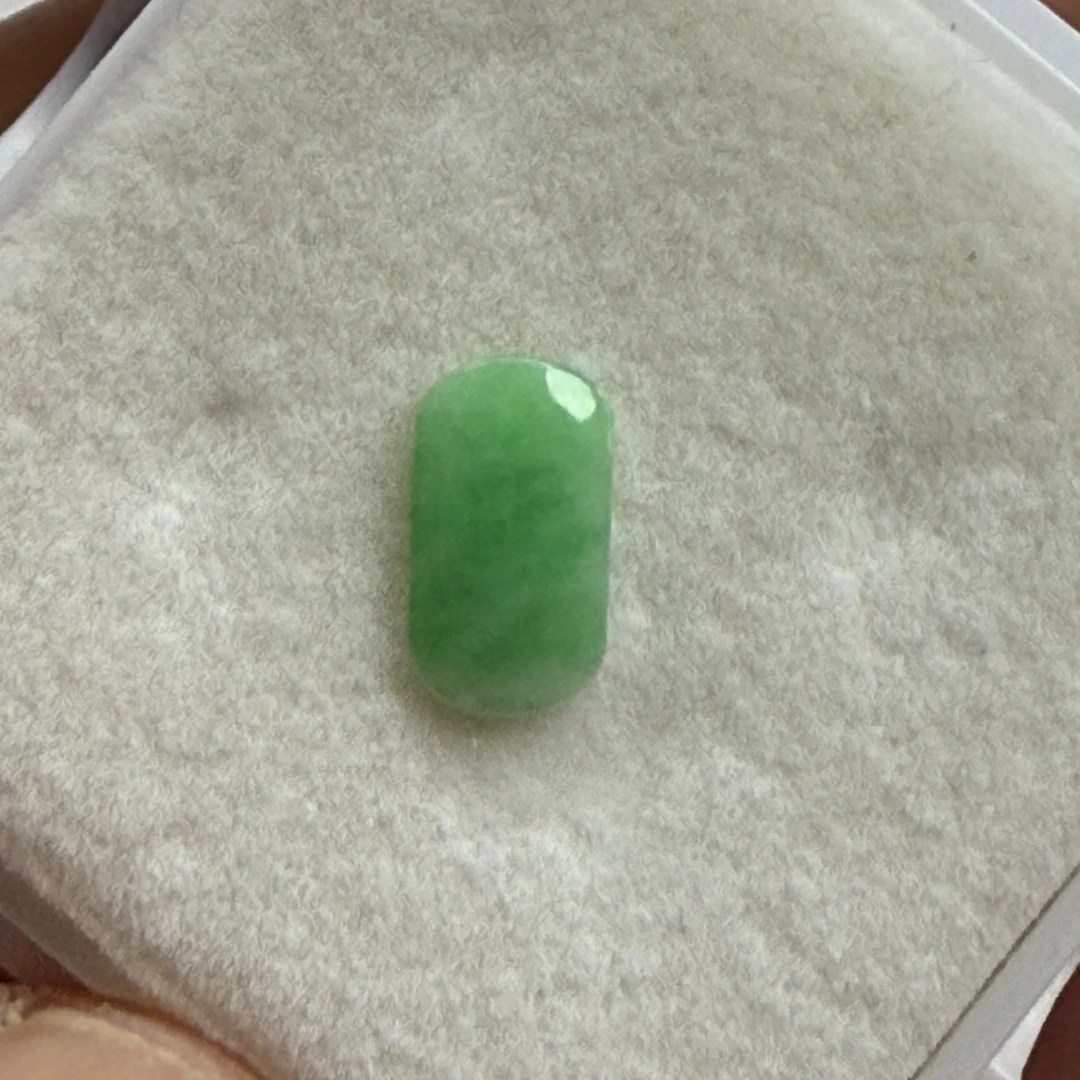 抢购价A货翡翠卡5.6×10毫米素面牌马鞍戒面裸石