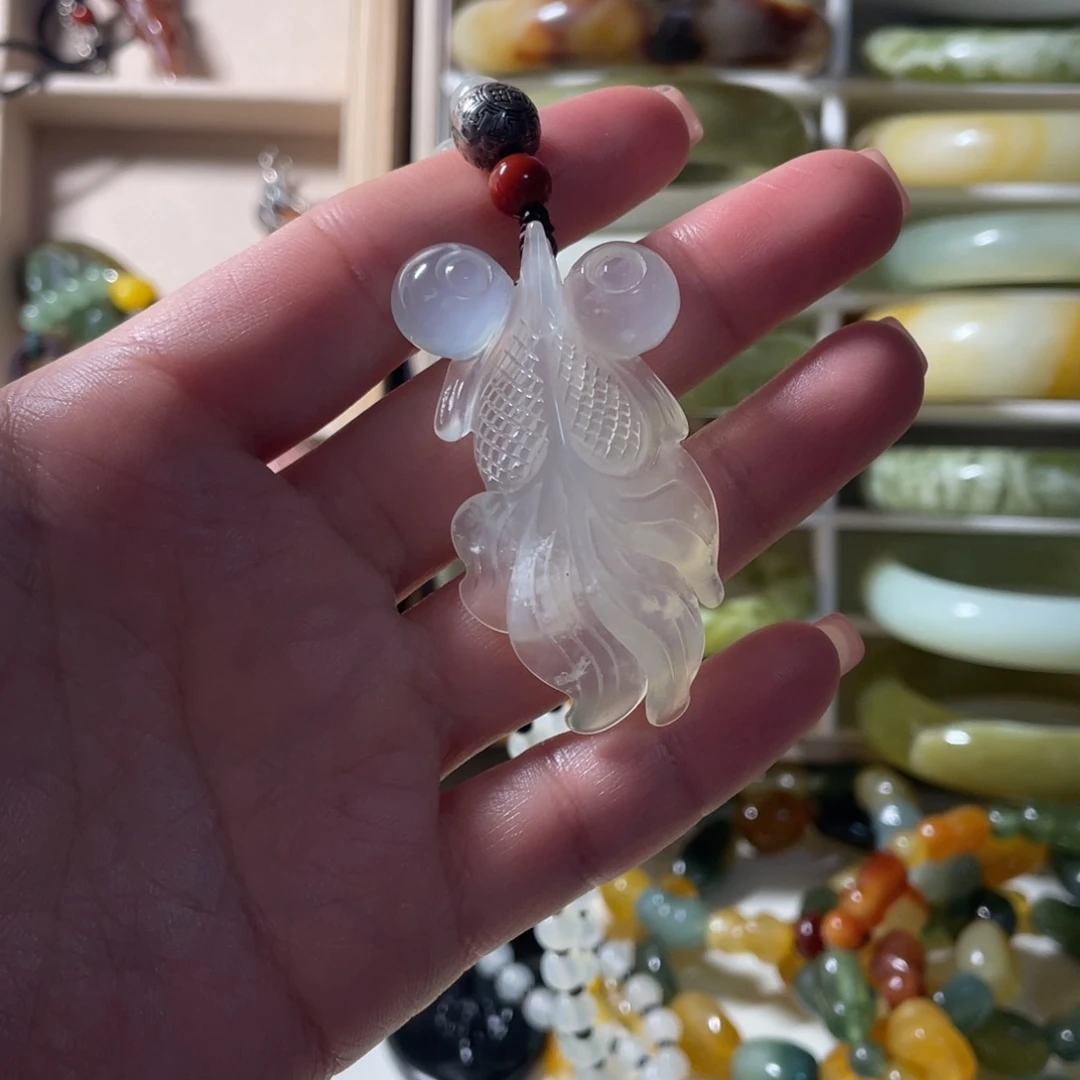 蛇纹石玉未镶嵌金鱼吊坠