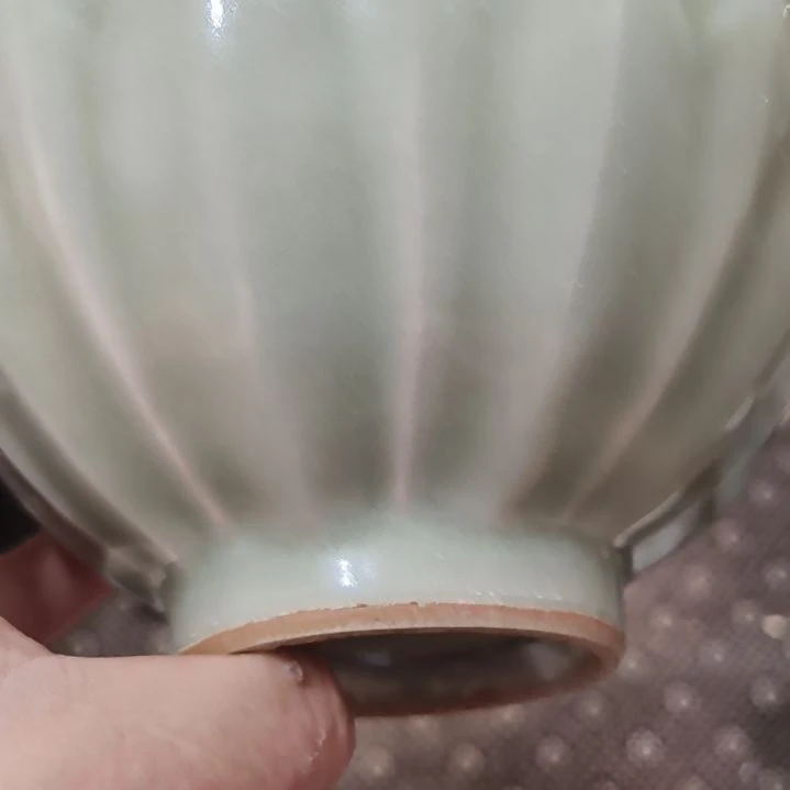 用***伢摆件一件精美龙泉连辩碗全品