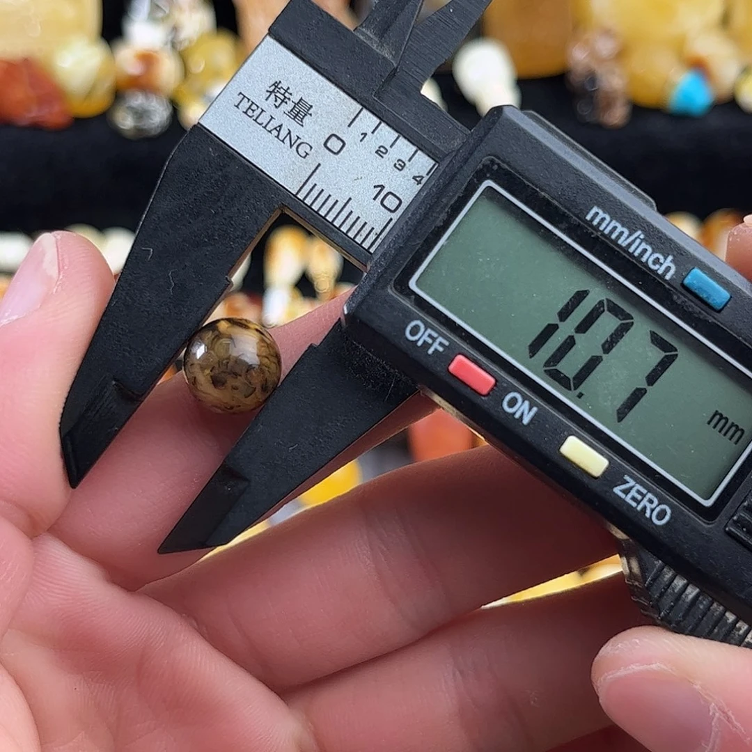 蜜蜡未镶嵌珠宝奇石