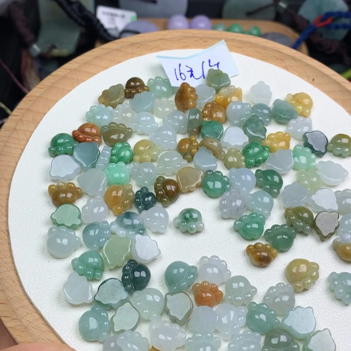 翡翠颈饰未镶嵌不退不换