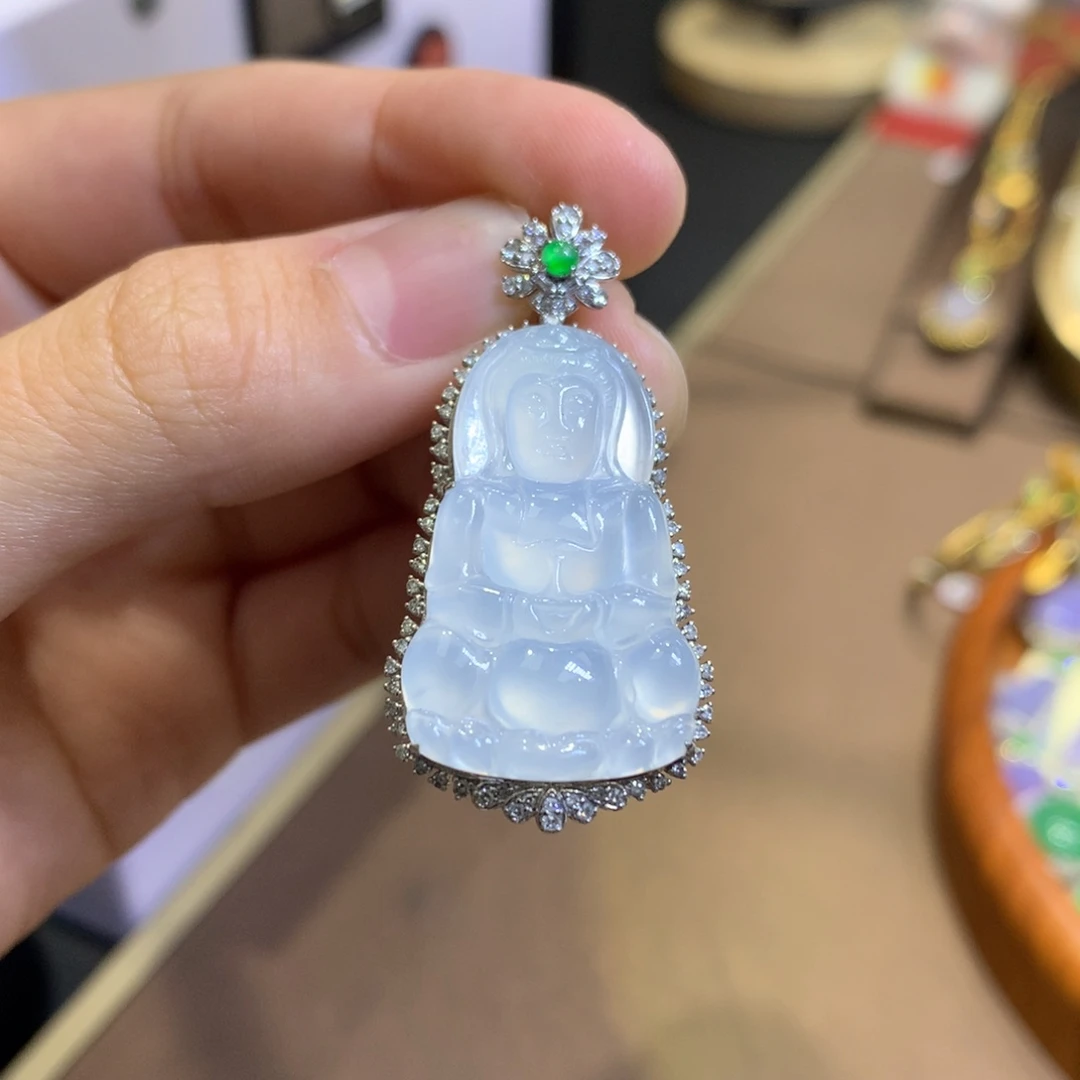 翡翠18K金镶嵌颈饰翡翠