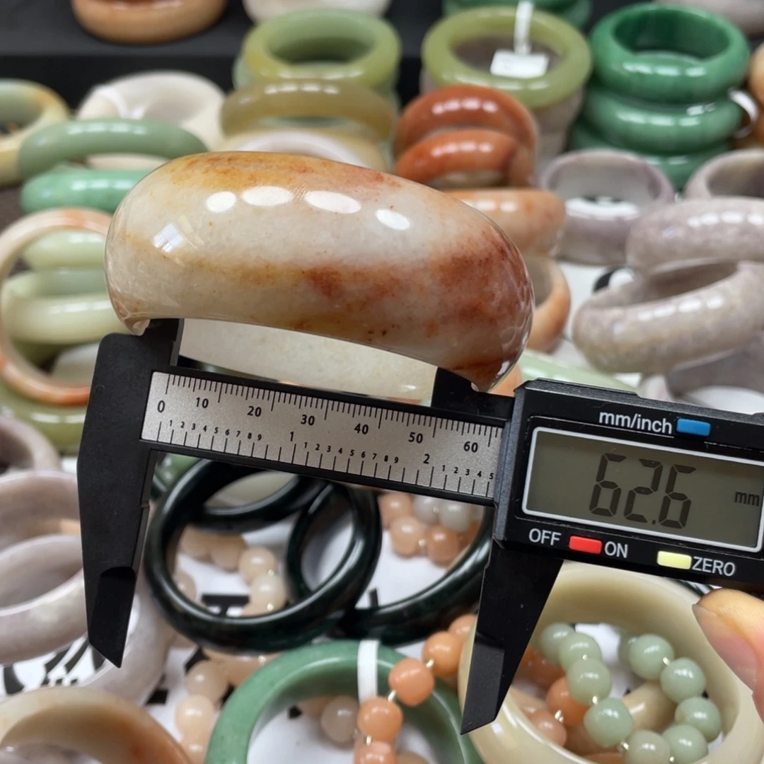 未镶嵌手镯石英质玉
