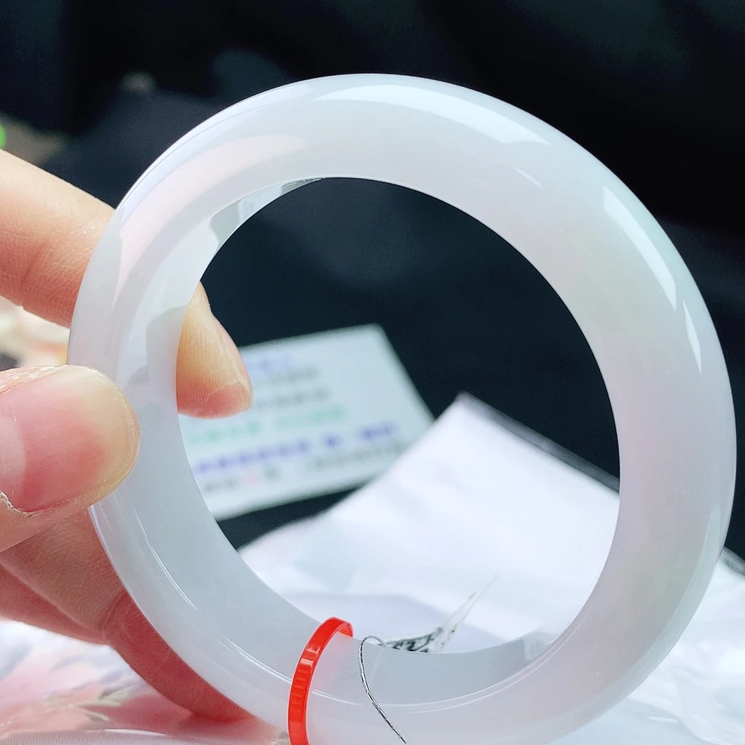 翡翠手镯未镶嵌52圈