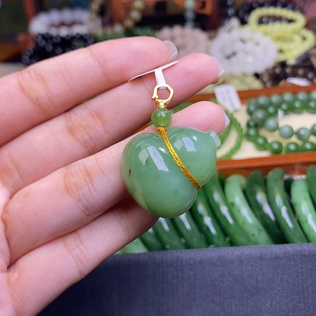 和田玉未镶嵌颈饰碧玉乌兰海湖绿老矿料