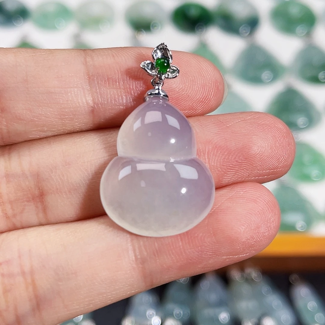 颈饰18K金镶嵌翡翠吊坠