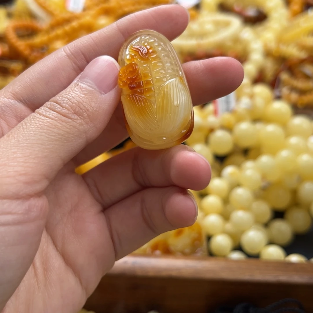 未镶嵌琥珀珠宝奇石