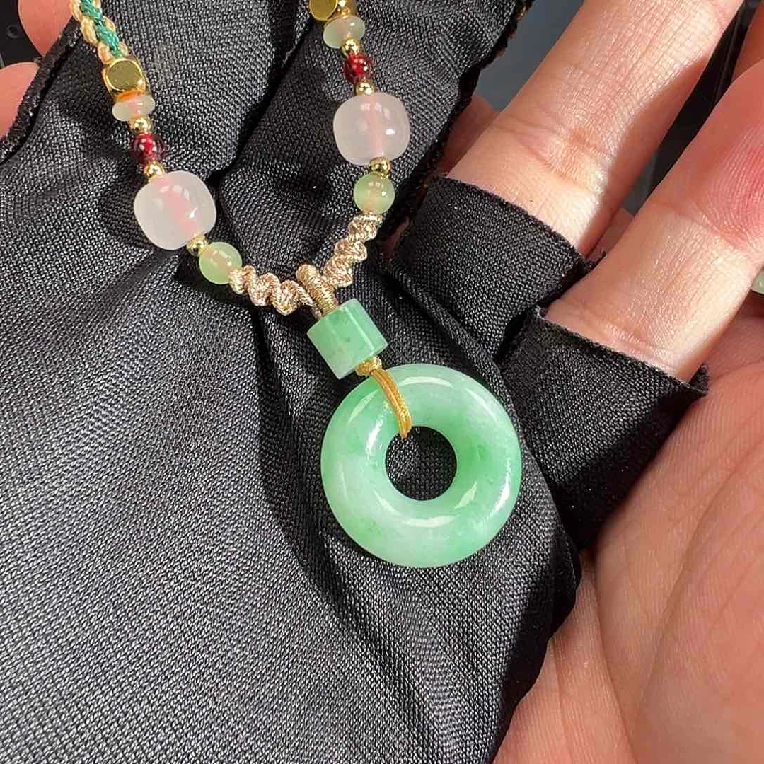 翡翠未镶嵌颈饰缅料满果绿甜甜圈 细糯 亏清款 大漏