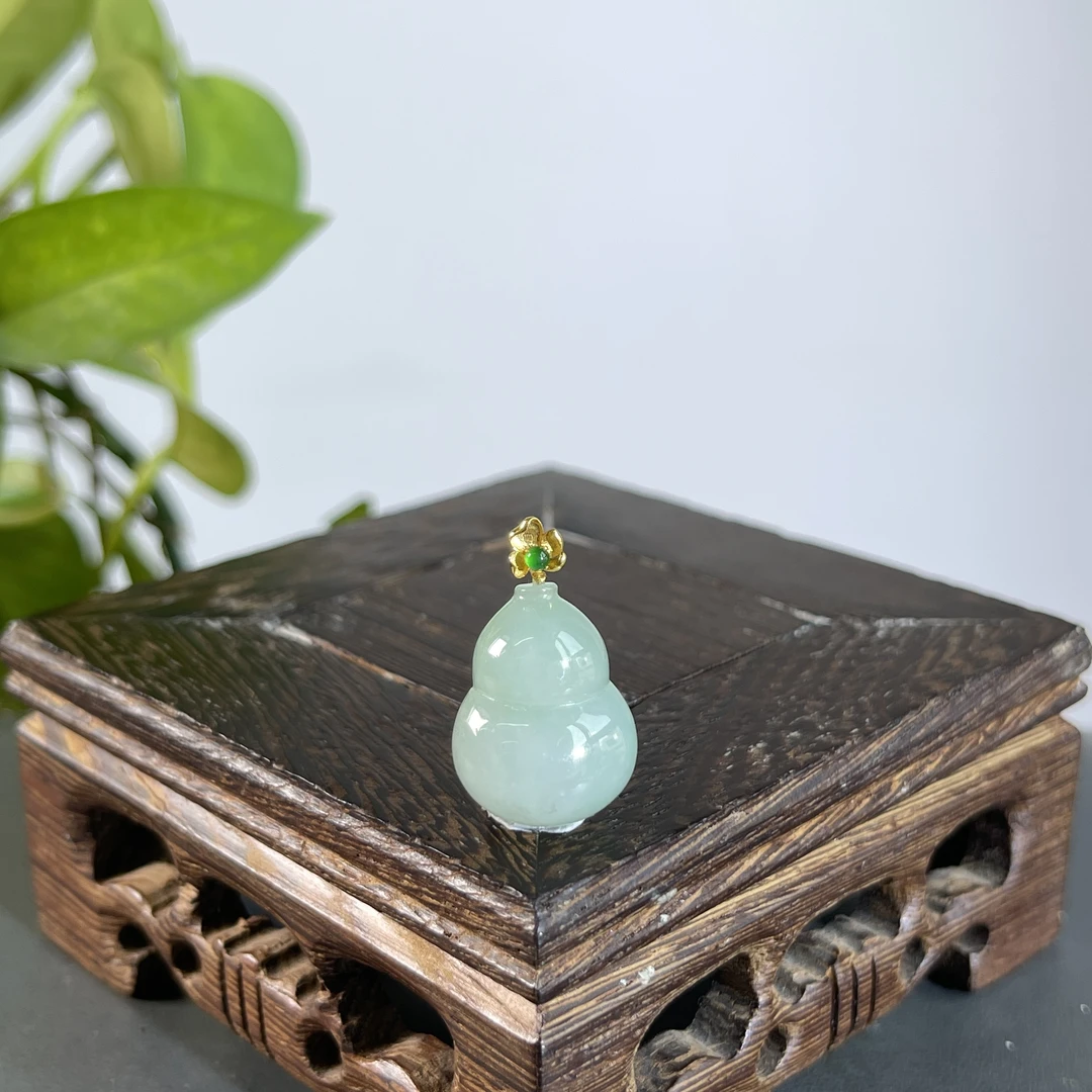 JGB12-56  天然缅甸A货翡翠  18K扣头葫芦