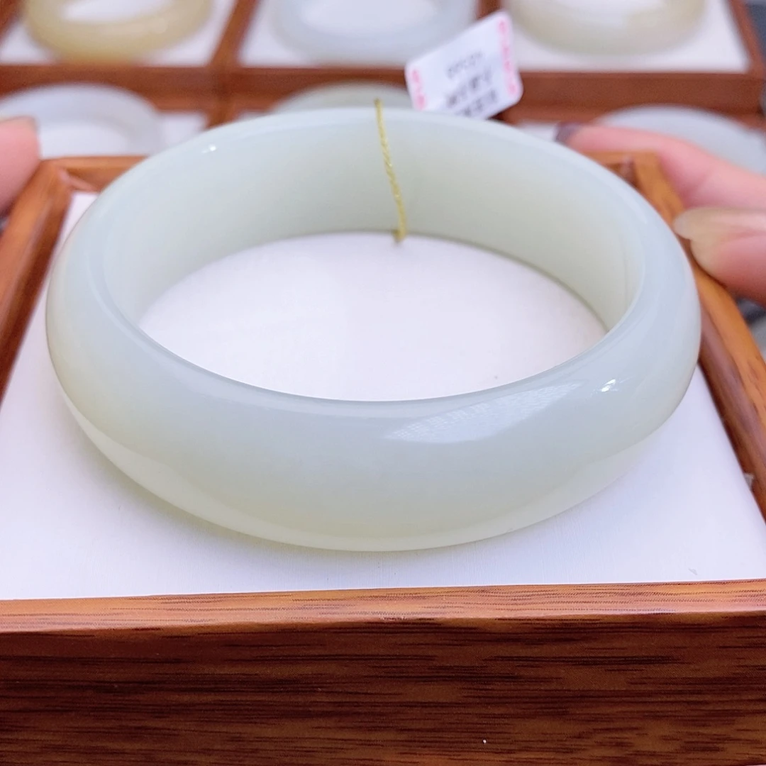 和田玉手镯未镶嵌61.6