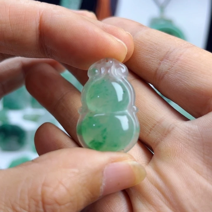 颈饰未镶嵌石英质玉