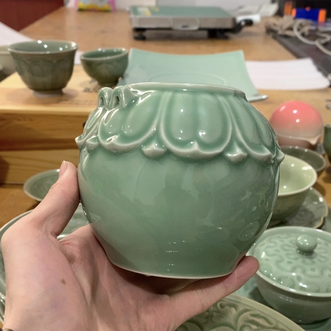 南朝罐没有盖 一个 微瑕