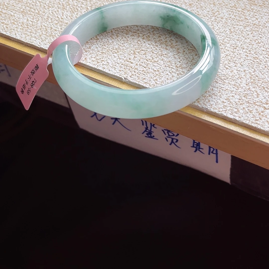 翡翠手镯未镶嵌手镯
