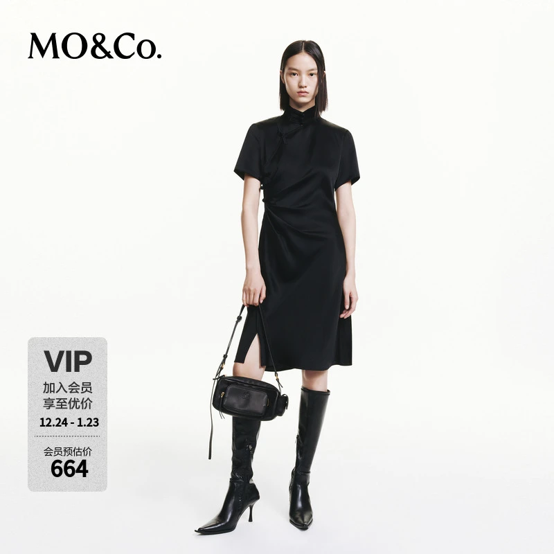 MOCO新中式盘扣斜襟捏褶开叉旗袍连衣裙MBD3DRS062