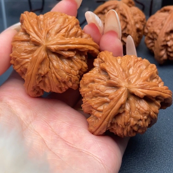 随***欲吊坠文玩核桃白狮子