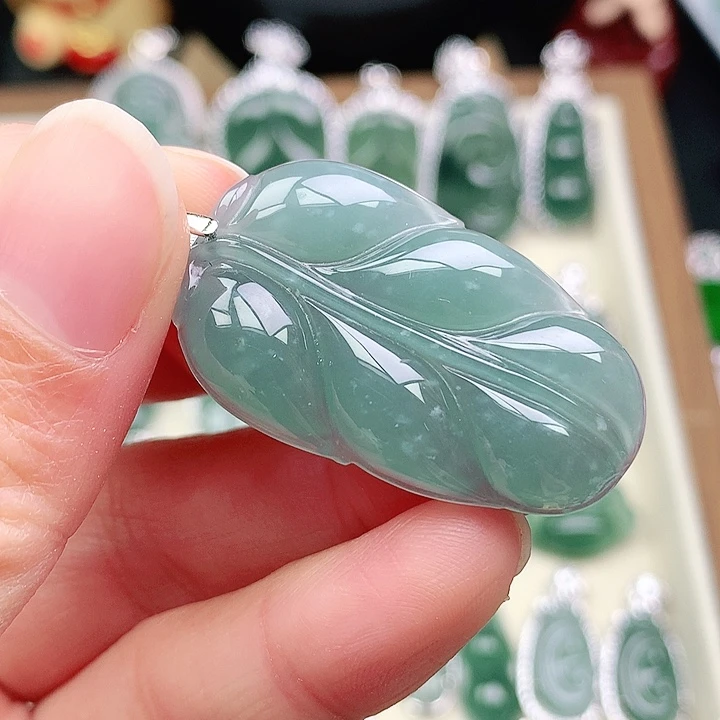 颈饰未镶嵌翡翠吊坠