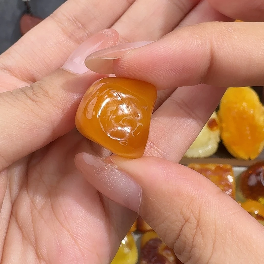 未镶嵌琥珀裸石亲