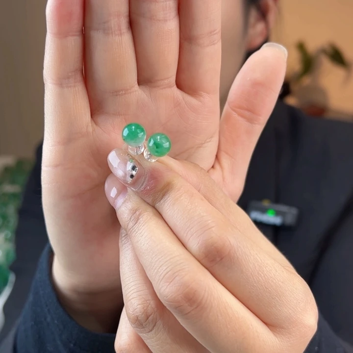 石英质玉耳钉未镶嵌距*