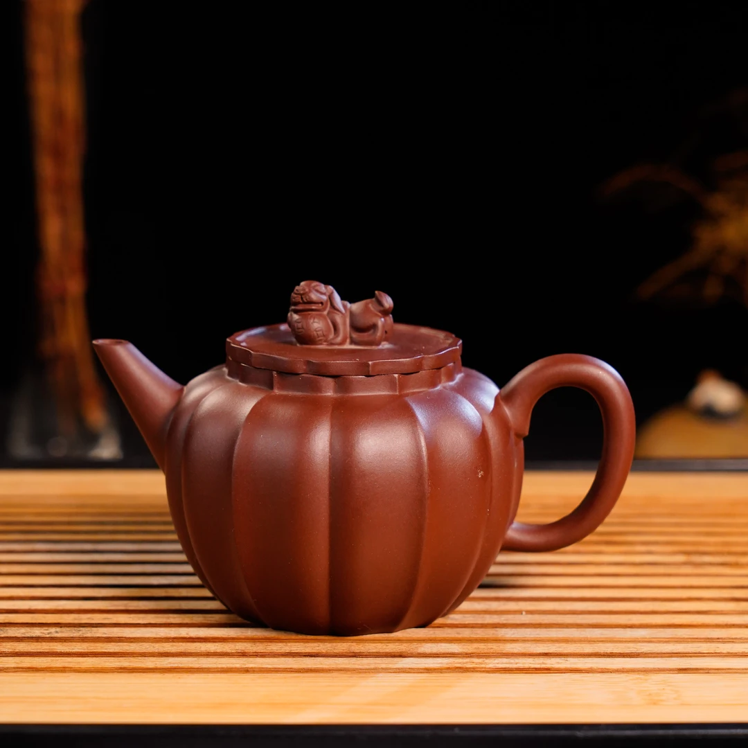 GS28-045   顾旭英  宜兴手工紫砂  如意狮球