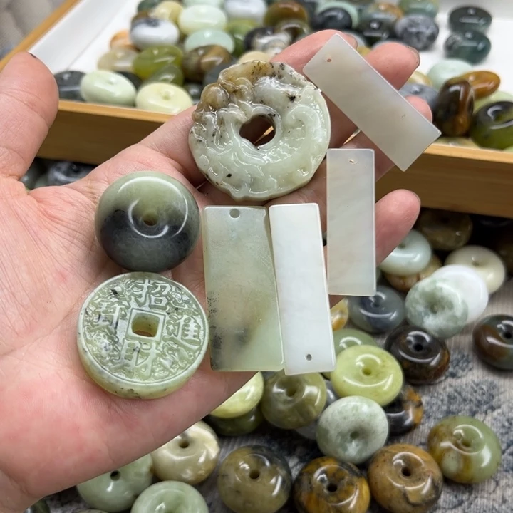 未镶嵌蛇纹石玉颈饰