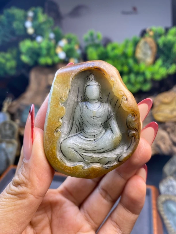 定制翡翠未镶嵌自在观音