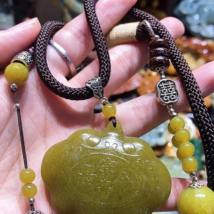 岫玉未镶嵌毛衣链