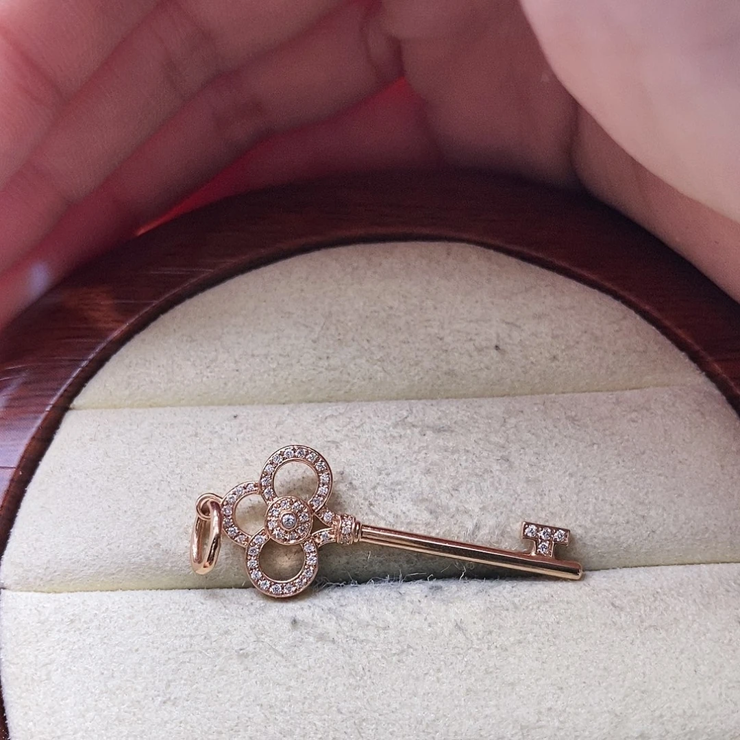 钻石颈饰18K金镶嵌皇冠吊坠k玫