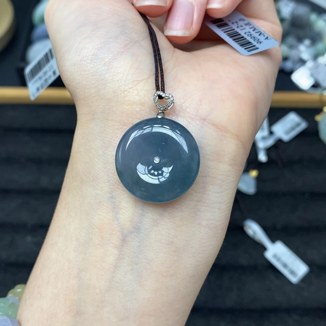 颈饰18K金镶嵌翡翠