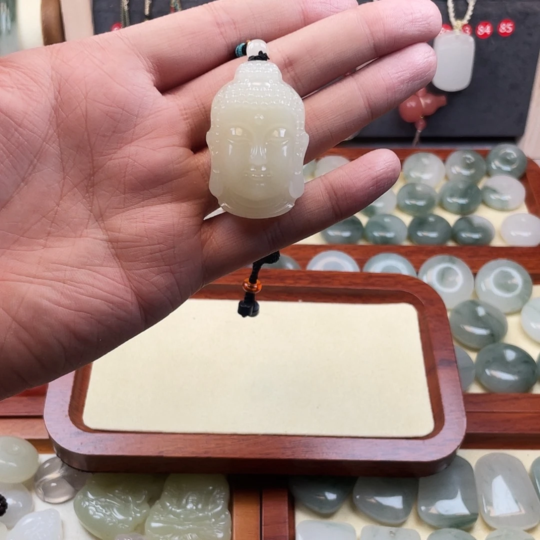 石英质玉未镶嵌颈饰